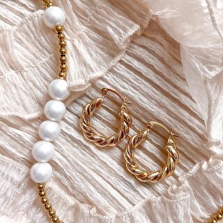 Reklame for @aterium_design | Rabatkode ~ Jeg har samlet et lille glimt af mine nyeste favoritter fra Aterium. Der er landet de smukkeste nyheder til foråret og sommeren ~ og som altid er priserne fuldstændig fantastiske 💗🌸🕊️

Min rabatkode LYKKE40 giver dig mulighed for at spare 40% på alle smykker på webshoppen 💗💭

Er du mest til sølv eller guld? 🫶🏼
.
.
#content #contentcreator #contentcreation #jewelry #jewelrydesign #smykker #smykkedesign #fashion #mode #accessories #necklace #earrings #inspiration #jewelryinspiration #smykkeinspiration #luxury #rabatkode #stylingtips #onlineshopping #shopping #makeinfluence-goB32lQ